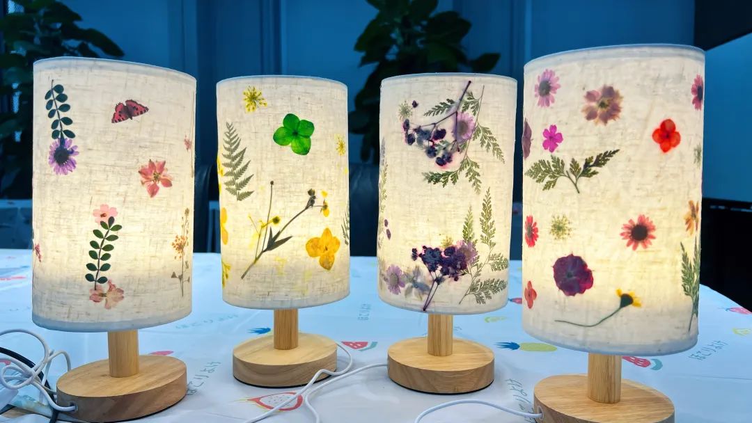 bwin首页集团发展 花灯艺语 点亮美好 压花台灯造作活动